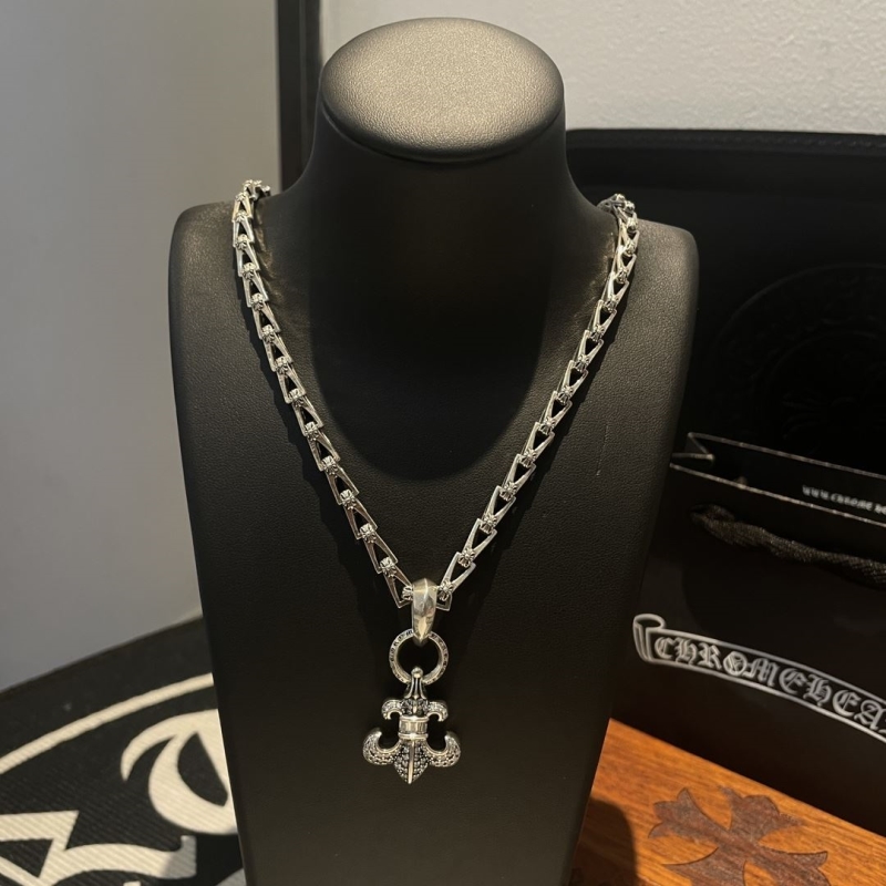 Ch*0me He**ts necklaces